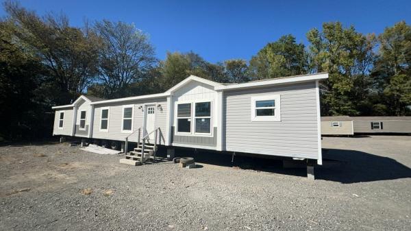 2021 BREEZE FARMHOUSE 72 Mobile Home For Sale