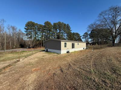 Photo 2 of 18 of home located at 2882 S Riverbend Rd Dalton, GA 30721