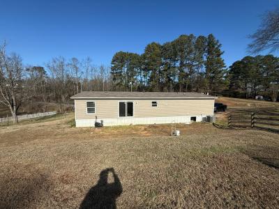 Photo 3 of 18 of home located at 2882 S Riverbend Rd Dalton, GA 30721