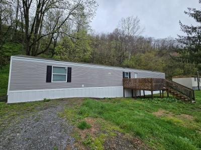 Photo 5 of 10 of home located at 236 Redwood Drive Raven, VA 24639