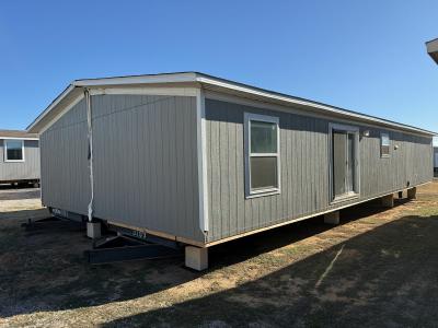 Photo 4 of 13 of home located at 13838 Southton Rd San Antonio, TX 78223