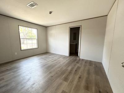 Photo 4 of 8 of home located at 10615 Ohio Ave, Dalia 19 Thonotosassa, FL 33592