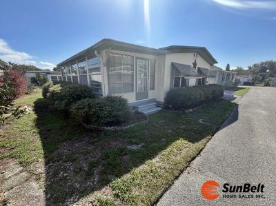 Photo 2 of 25 of home located at 36144 Apple Way Grand Island, FL 32735