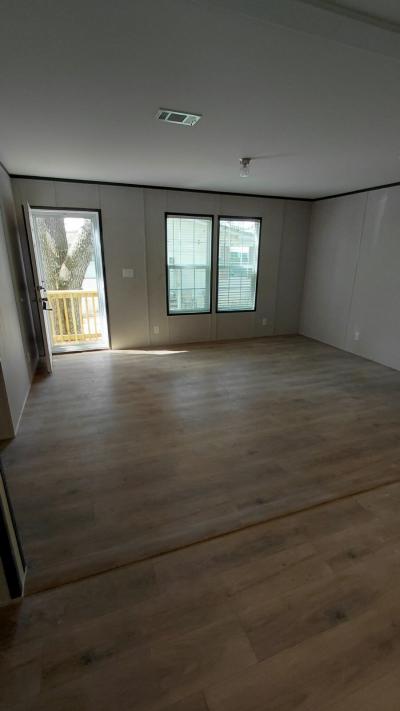 Photo 4 of 8 of home located at 5291 Collins Rd., #45 Jacksonville, FL 32244