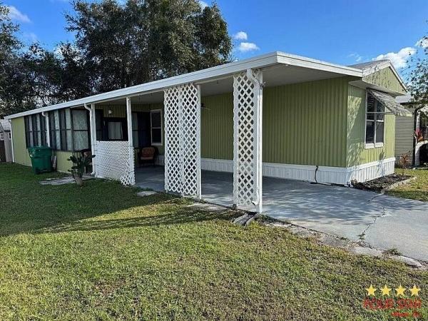 Photo 1 of 2 of home located at 1004 Lakeshore Dr Wildwood, FL 34785