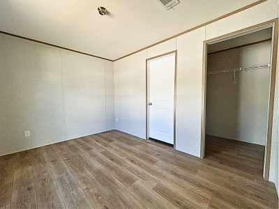 Photo 3 of 8 of home located at 10801 Main St, A3 Thonotosassa, FL 33592