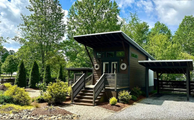 Photo 2 of 8 of home located at 181 Drifting Brook Lane Flat Rock, NC 28731