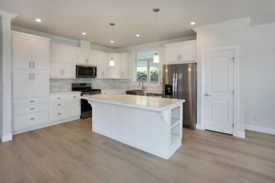 Photo 4 of 31 of home located at 129 La Ronda Tustin, CA 92780