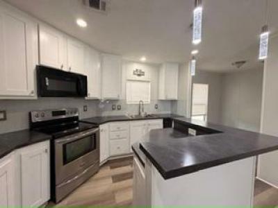 Photo 2 of 9 of home located at 2108 Greenbrier Village Pass Lakeland, FL 33810