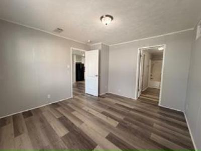 Photo 5 of 9 of home located at 2108 Greenbrier Village Pass Lakeland, FL 33810