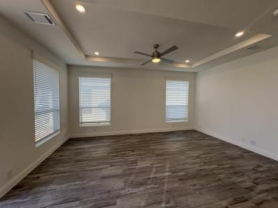 Photo 3 of 20 of home located at 3301 S Goldfield Road Lot 5092 Apache Junction, AZ 85119
