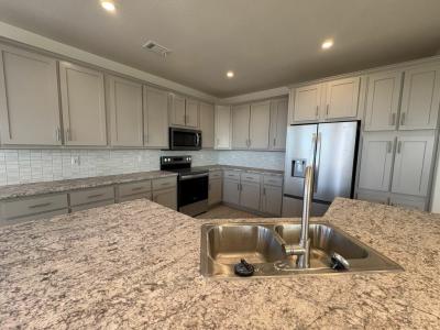 Photo 4 of 18 of home located at 3301 S Goldfield Road Lot 5115 Apache Junction, AZ 85119