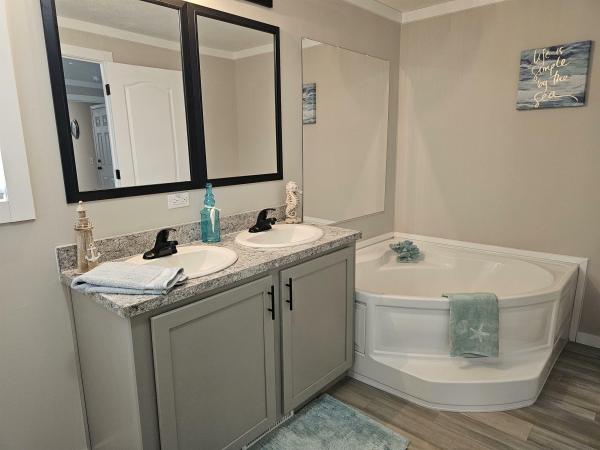 2026 Adventure MOJAVE 6702UMH  Home