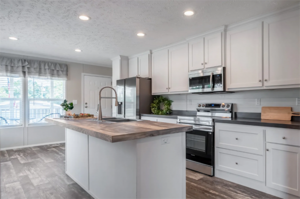 Photo 1 of 2 of home located at 460 Saddle Creek Loop Dothan, AL 36303