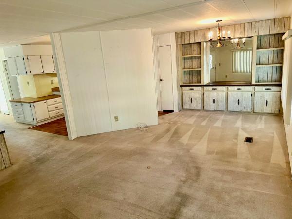 1976 Hillcrest n/a Mobile Home