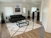 1976 Hillcrest n/a Mobile Home