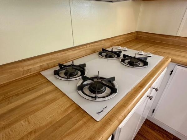 1976 Hillcrest n/a Mobile Home