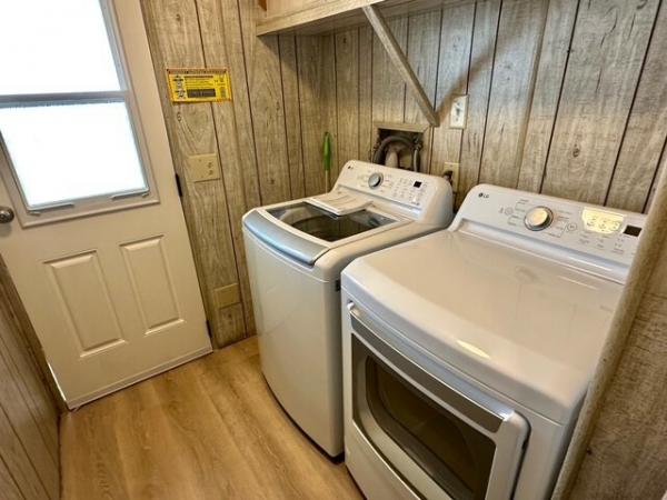 1976 Hillcrest n/a Mobile Home