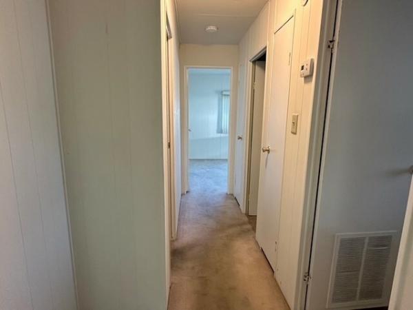 1976 Hillcrest n/a Mobile Home