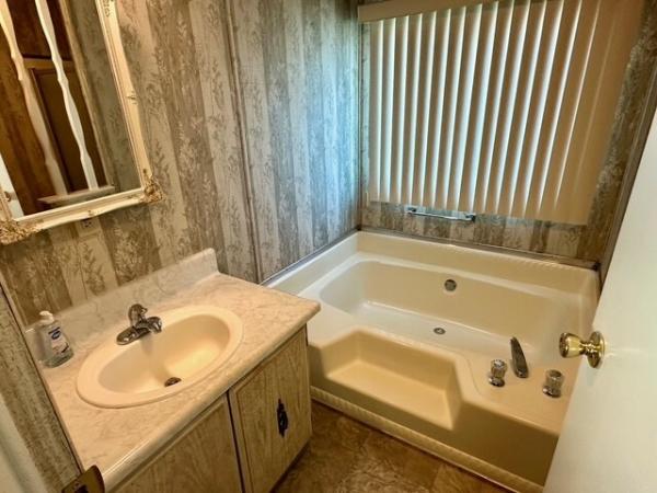 1976 Hillcrest n/a Mobile Home