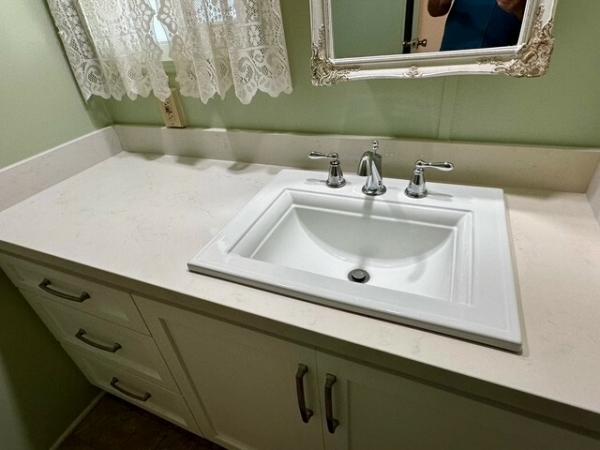 1976 Hillcrest n/a Mobile Home