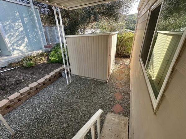 1976 Hillcrest n/a Mobile Home