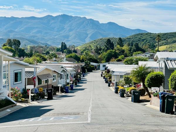 1976 Hillcrest n/a Mobile Home