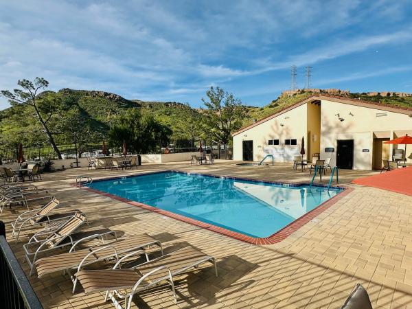 1976 Hillcrest n/a Mobile Home