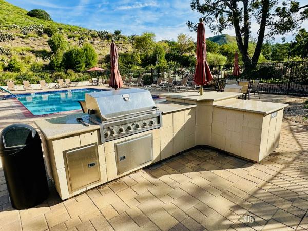 1976 Hillcrest n/a Mobile Home