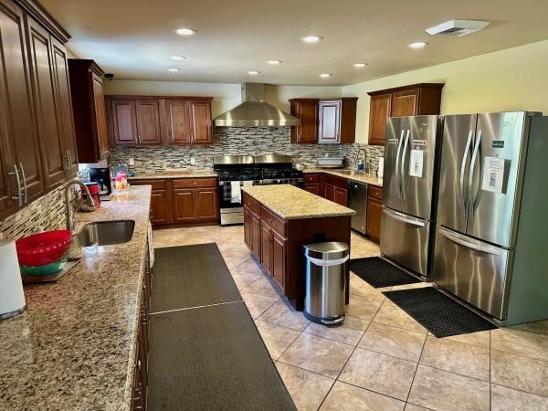 1976 Hillcrest n/a Mobile Home