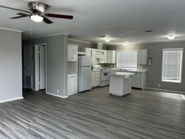 2004  Mobile Home For Sale