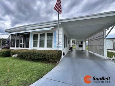 Photo 2 of 33 of home located at 36203 Plum Avenue Grand Island, FL 32735