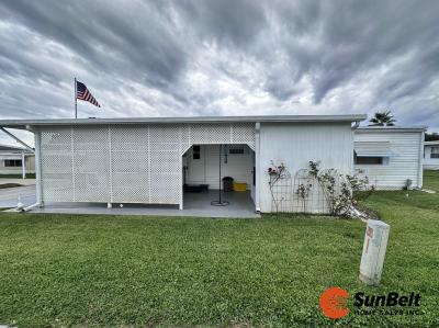 Photo 3 of 33 of home located at 36203 Plum Avenue Grand Island, FL 32735