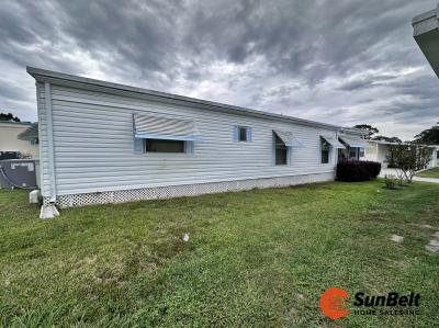 Photo 4 of 33 of home located at 36203 Plum Avenue Grand Island, FL 32735