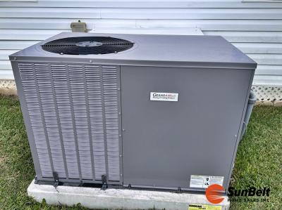 Photo 5 of 33 of home located at 36203 Plum Avenue Grand Island, FL 32735