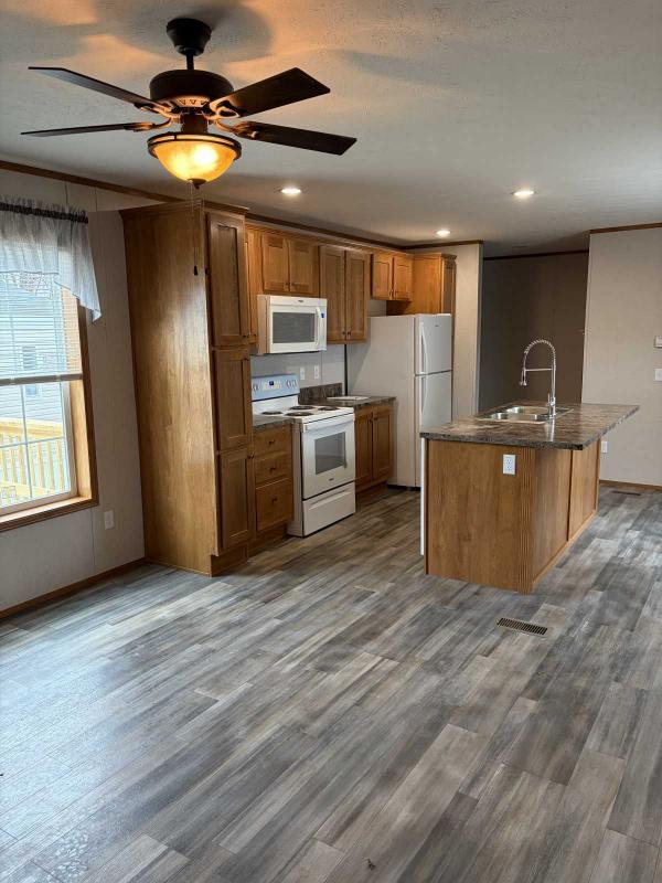 2026 Eagle River 16663F Manufactured Home