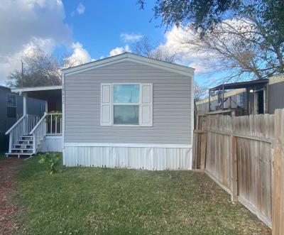 Photo 2 of 22 of home located at 18618 Prickley Ash Way Pearland, TX 77584