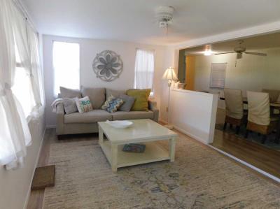 Photo 2 of 21 of home located at 6503 Oahu Dr Bradenton, FL 34207