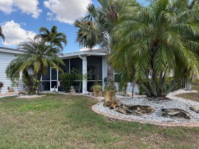 Photo 2 of 28 of home located at 2546 Pier Dr Ruskin, FL 33570