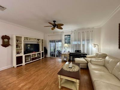 Photo 5 of 28 of home located at 2546 Pier Dr Ruskin, FL 33570