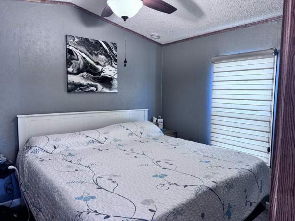 1990 Skyline Manufactured Home