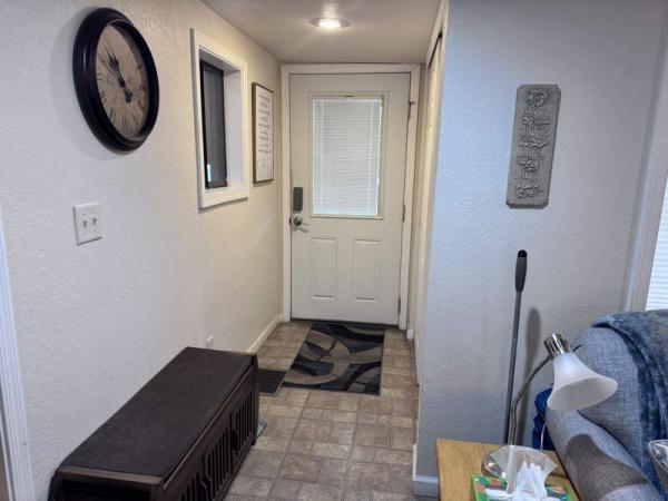 1990 Skyline Manufactured Home