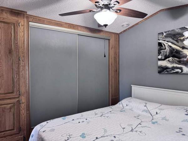 1990 Skyline Manufactured Home