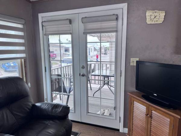 1990 Skyline Manufactured Home