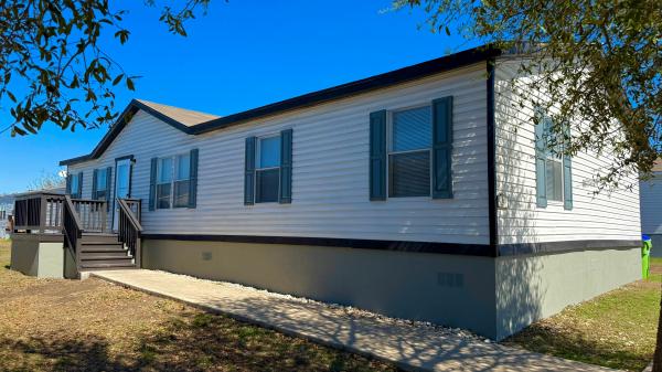 2005 Fleetwood Mobile Home For Rent