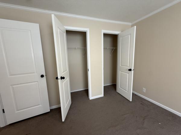 2023 Champion RA1656206 Mobile Home