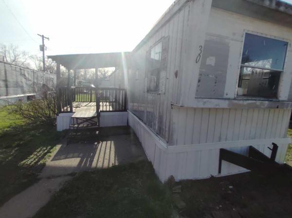 Photo 1 of 2 of home located at 4923 Rockville Rd Unit 30 Indianapolis, IN 46224