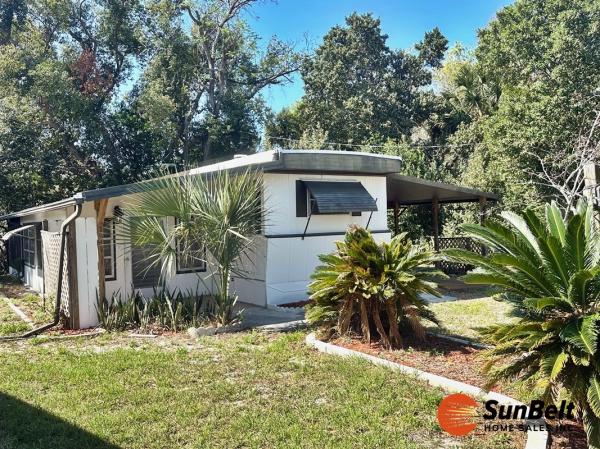 Photo 1 of 2 of home located at 122 Ixora Avenue Mount Dora, FL 32757