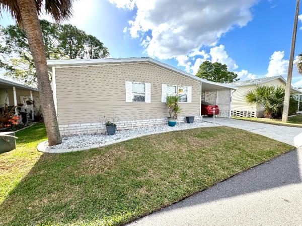 Photo 1 of 2 of home located at 169 Lake Michigan Drive Mulberry, FL 33860