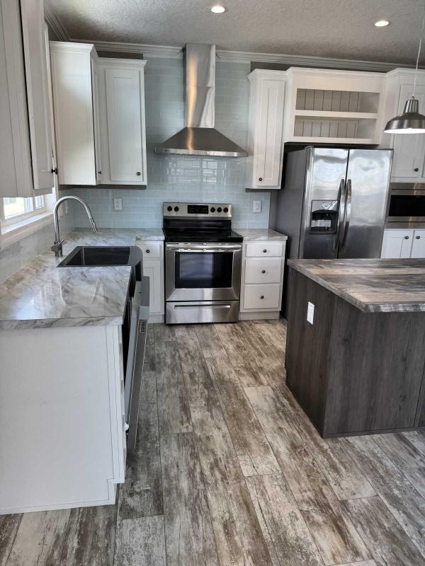 Photo 1 of 2 of home located at 147 Clover Court Plant City, FL 33565